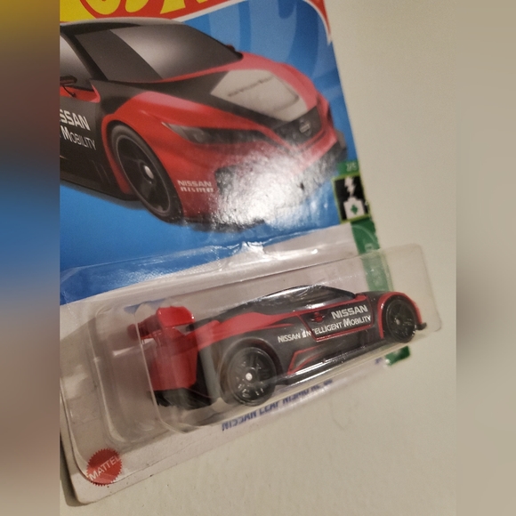 Nissan Leaf Nismo RC_02 Red Hot Wheels Green Speed Series 2/5 - Picture 2 of 4